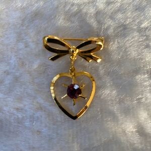 ☘️VTG Bow Brooch Pin Red Stone Gold Tone Dangling Open Heart